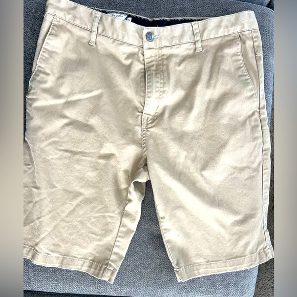 Volcom Other - Men’s Volcom Khaki Shorts size 33